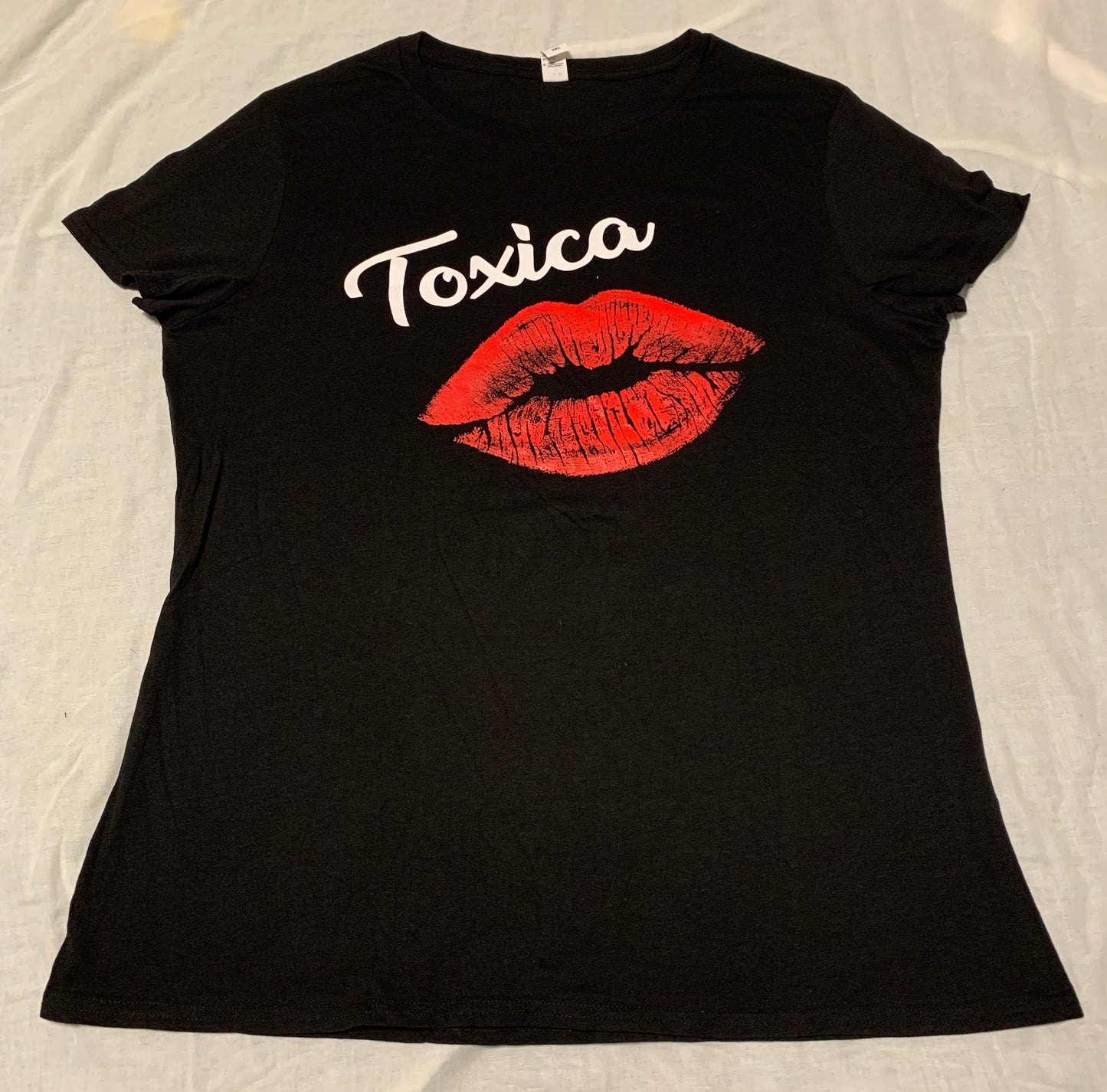 Woman's New Nostalgic "Toxica lip" Funny T-Shirt